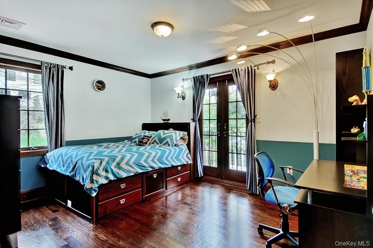 15 Hilltop Drive, Manhasset, NY 11030