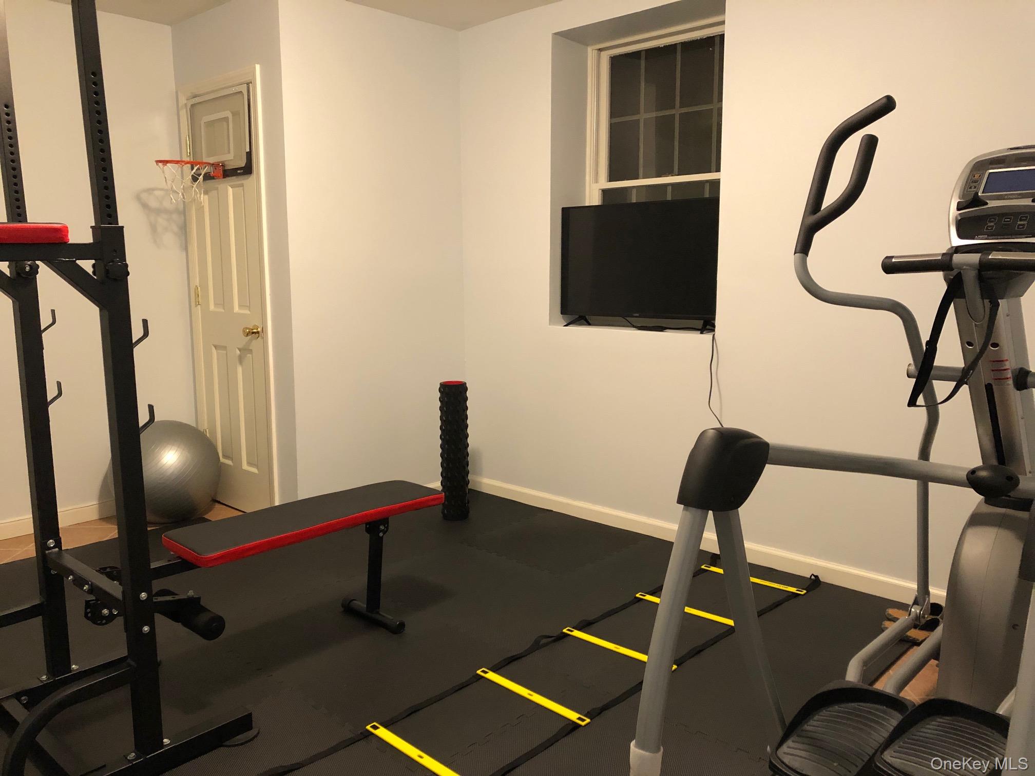 15 Hilltop Drive, Manhasset, NY 11030