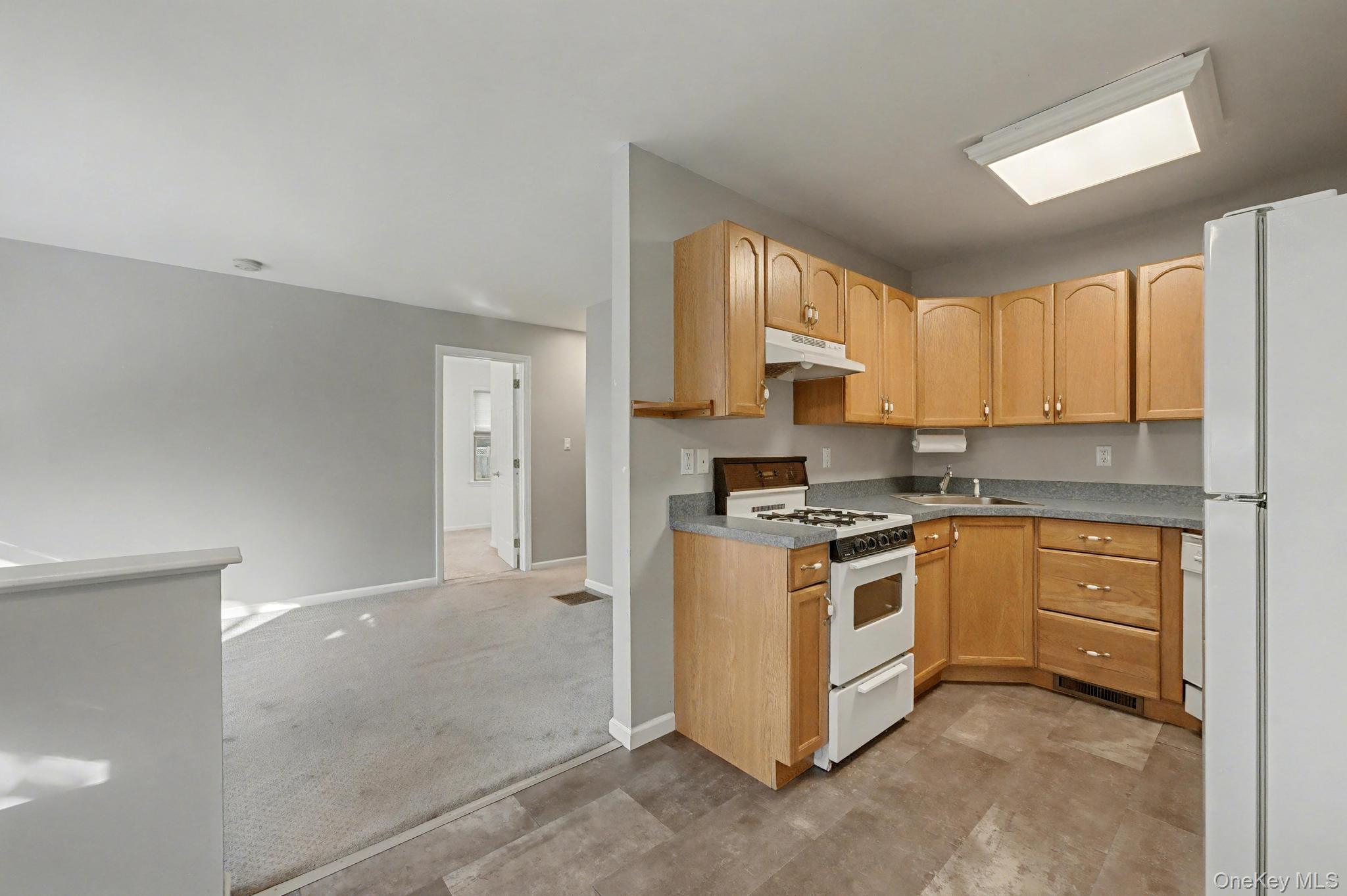 2 Greg Lane, East Northport, NY 11731