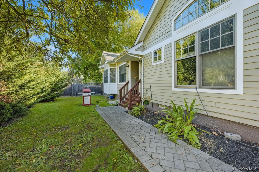 2 Greg Lane, East Northport, NY 11731