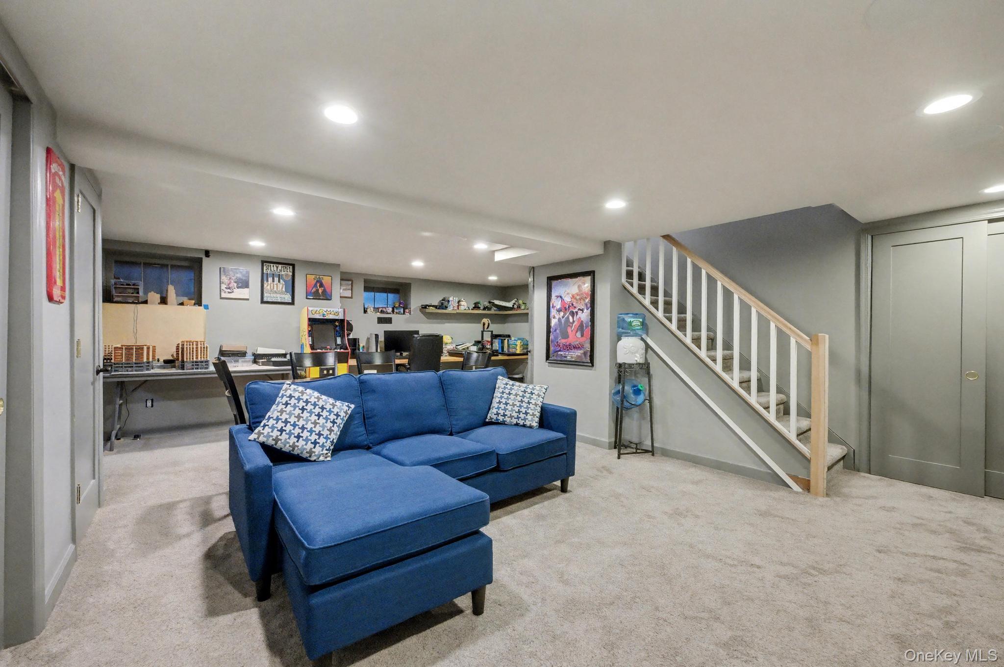 2 Greg Lane, East Northport, NY 11731