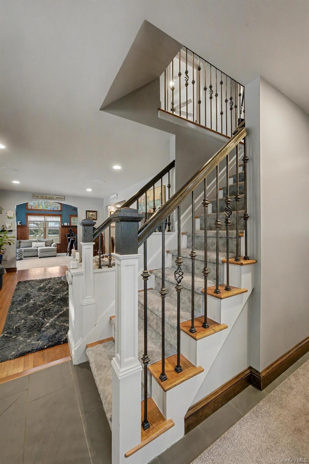 2 Greg Lane, East Northport, NY 11731