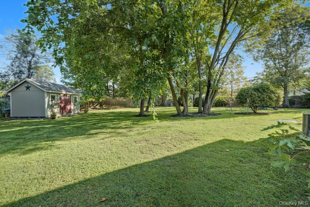 2 Greg Lane, East Northport, NY 11731