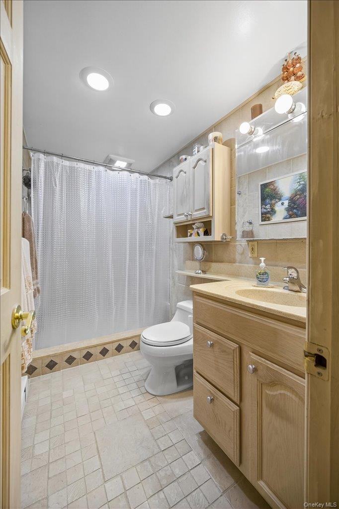 11 Merriewold Lane N, Monroe, NY 10950