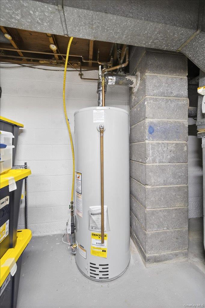 11 Merriewold Lane N, Monroe, NY 10950