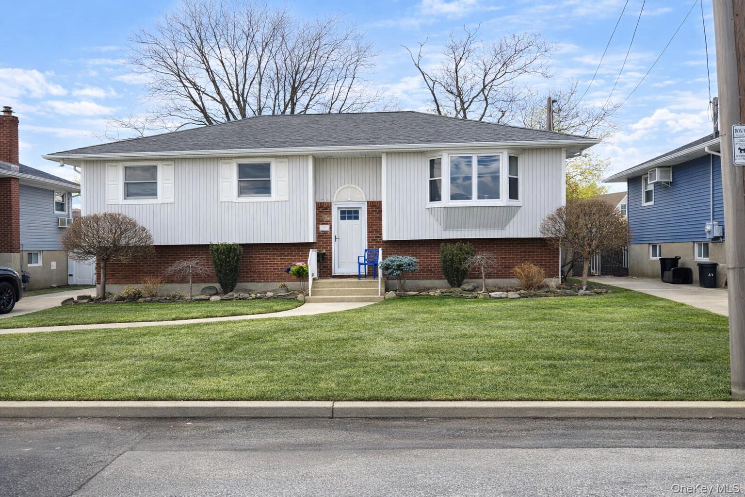 127 Baker Court, Island Park, NY 11558