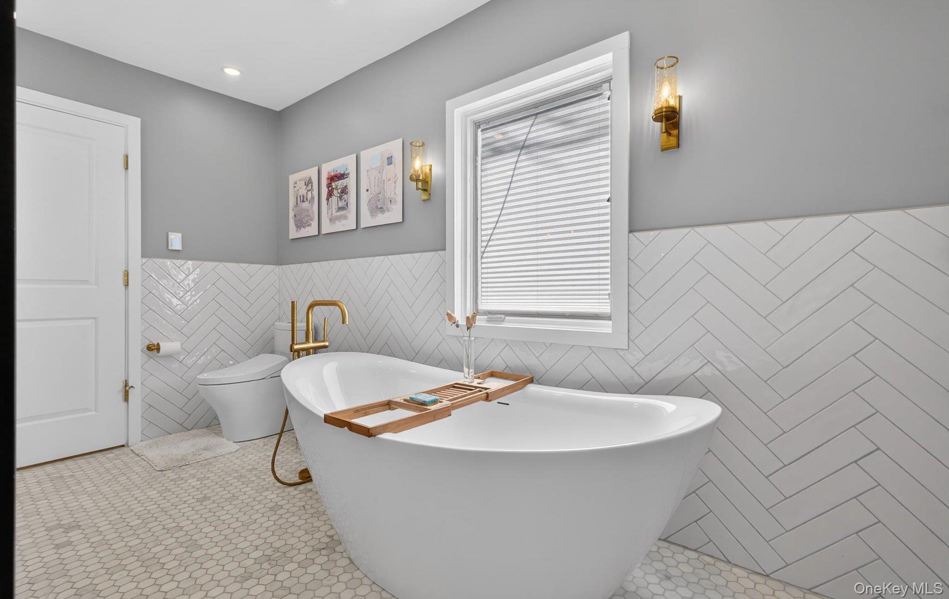 3 N Avalon Road, Great Neck, NY 11021