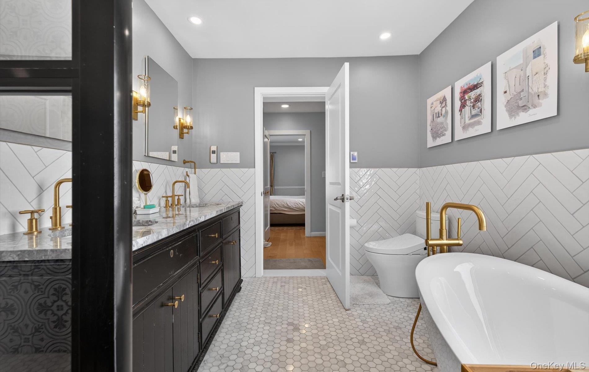 3 N Avalon Road, Great Neck, NY 11021