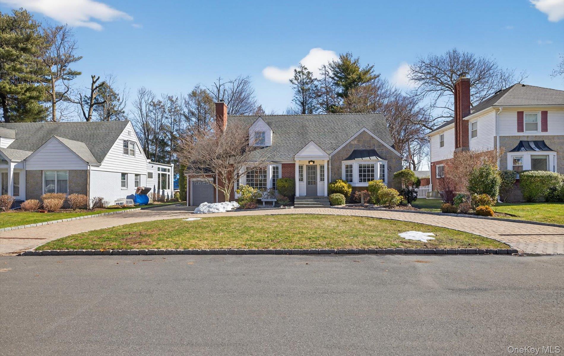 3 N Avalon Road, Great Neck, NY 11021