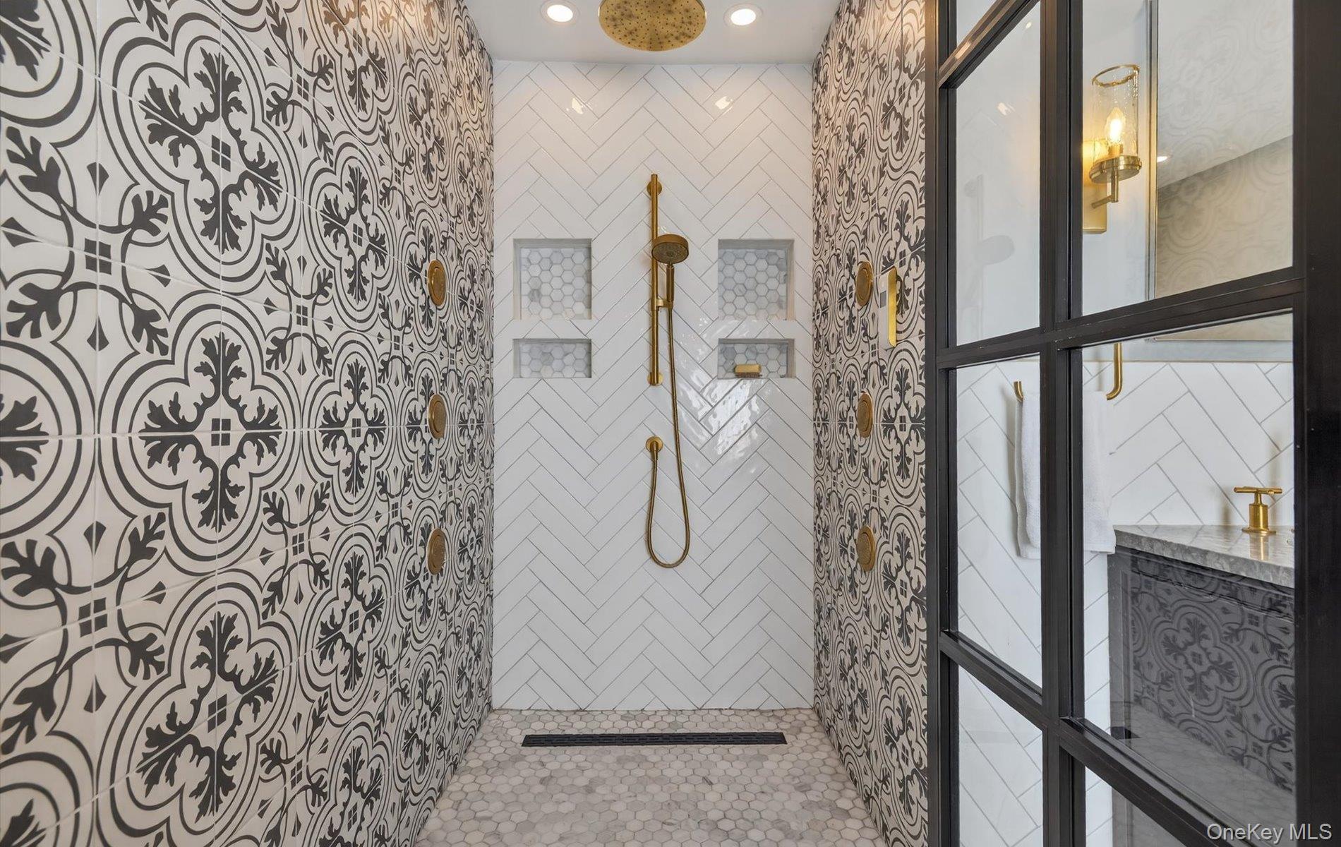 3 N Avalon Road, Great Neck, NY 11021