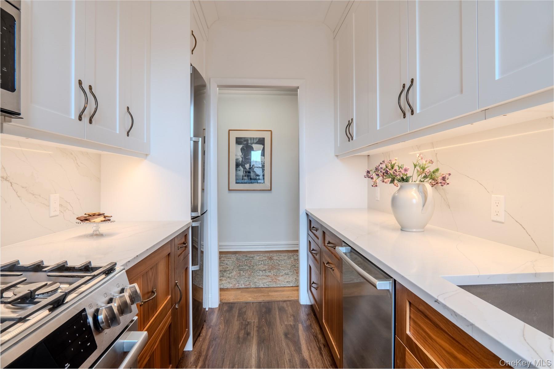 21 Barstow Road # 5K, Great Neck, NY 11021