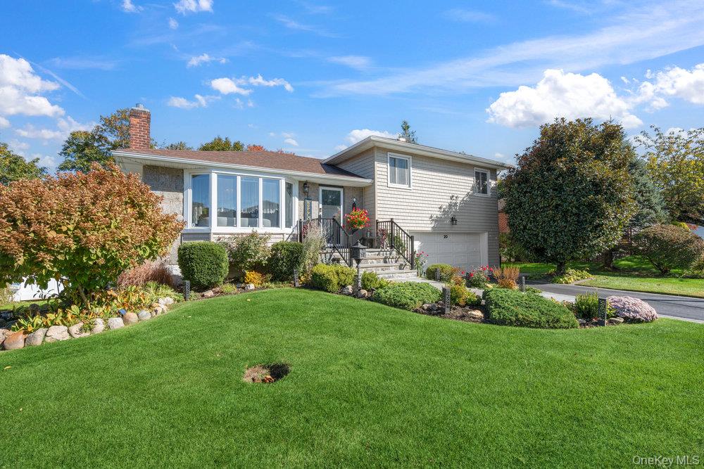 20 Vista Road, Plainview, NY 11803