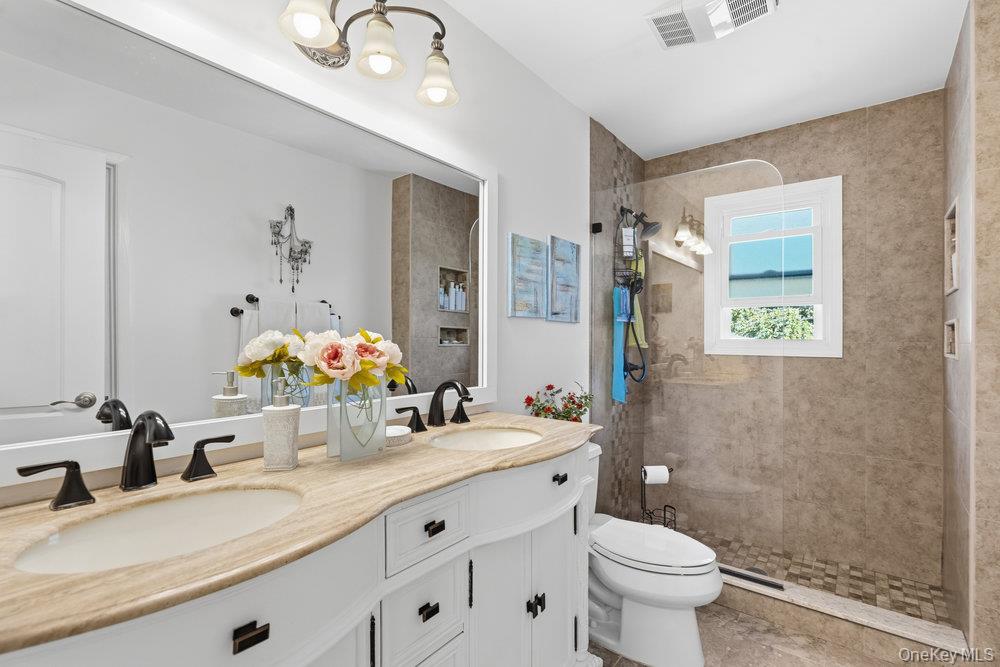 20 Vista Road, Plainview, NY 11803