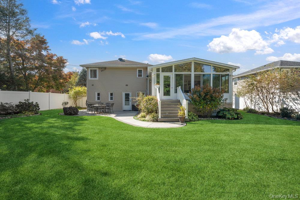 20 Vista Road, Plainview, NY 11803