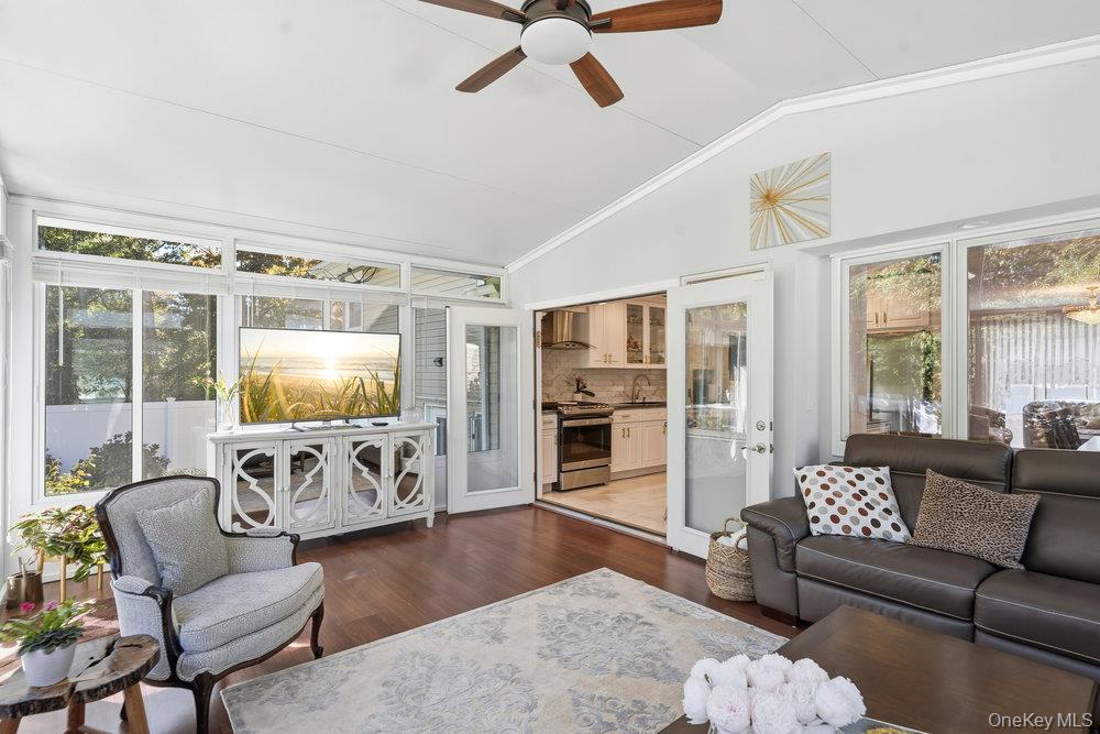 20 Vista Road, Plainview, NY 11803