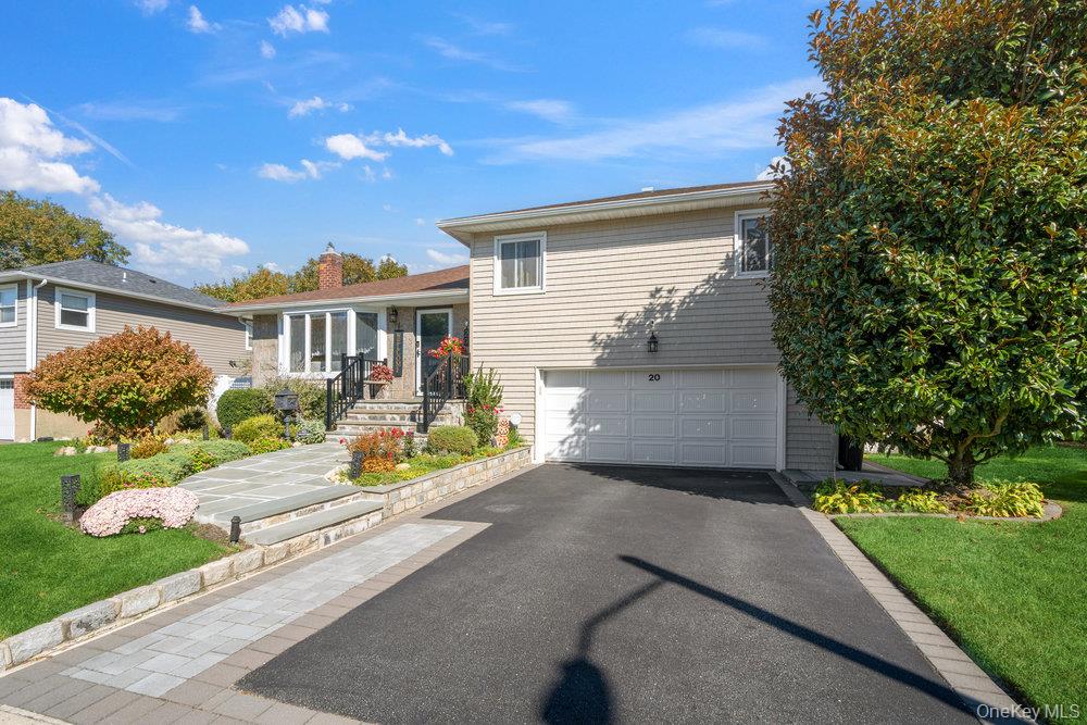 20 Vista Road, Plainview, NY 11803