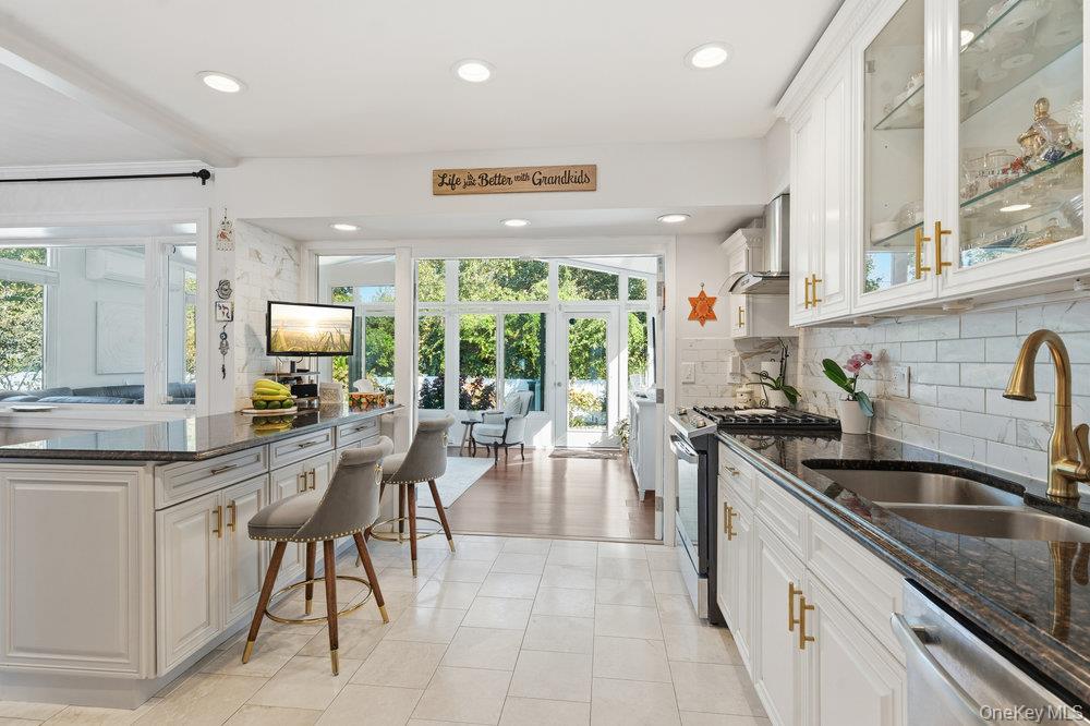 20 Vista Road, Plainview, NY 11803