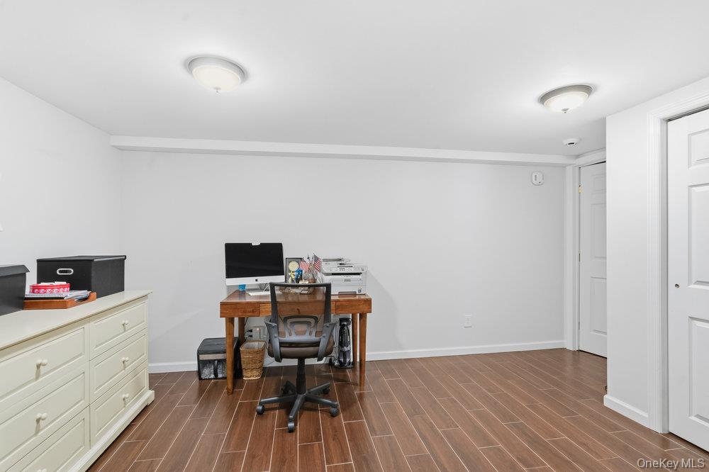 20 Vista Road, Plainview, NY 11803