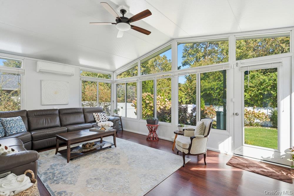 20 Vista Road, Plainview, NY 11803