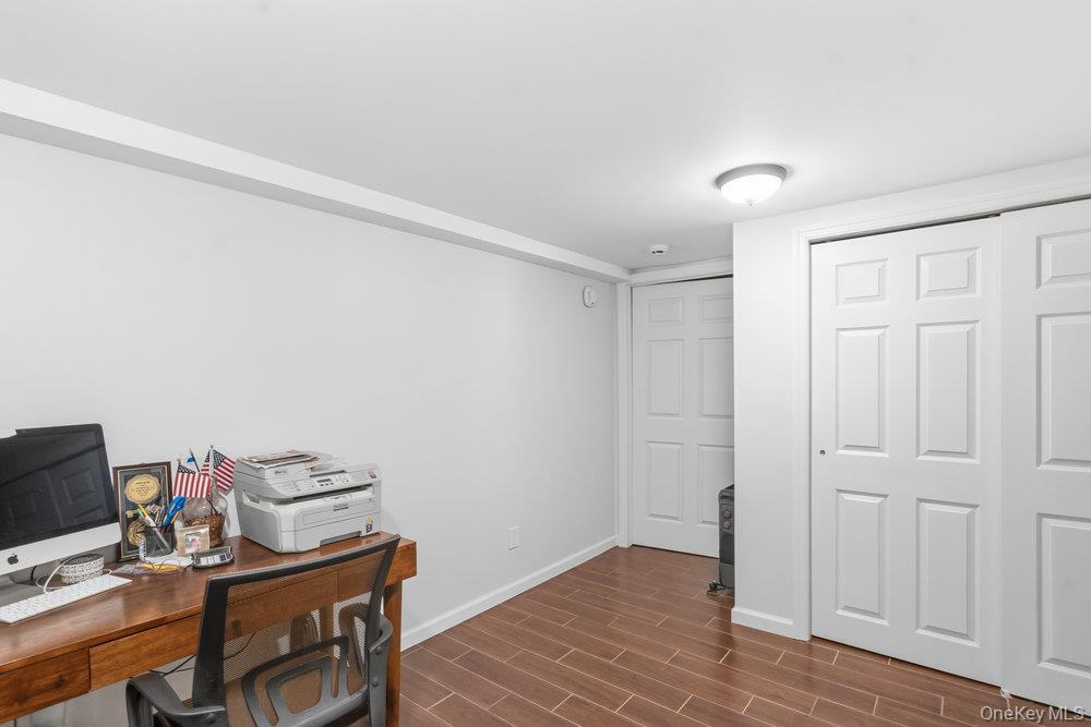 20 Vista Road, Plainview, NY 11803