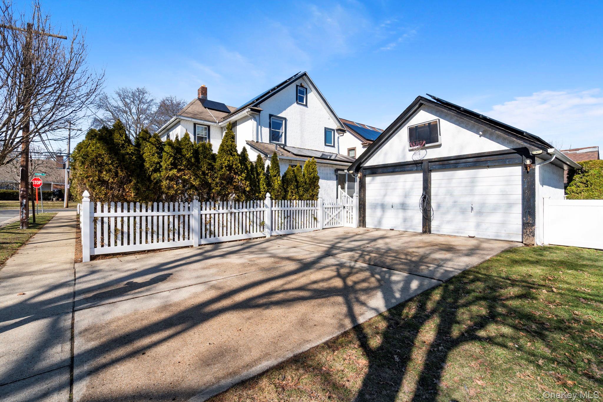 373 1st Street, Mineola, NY 11501