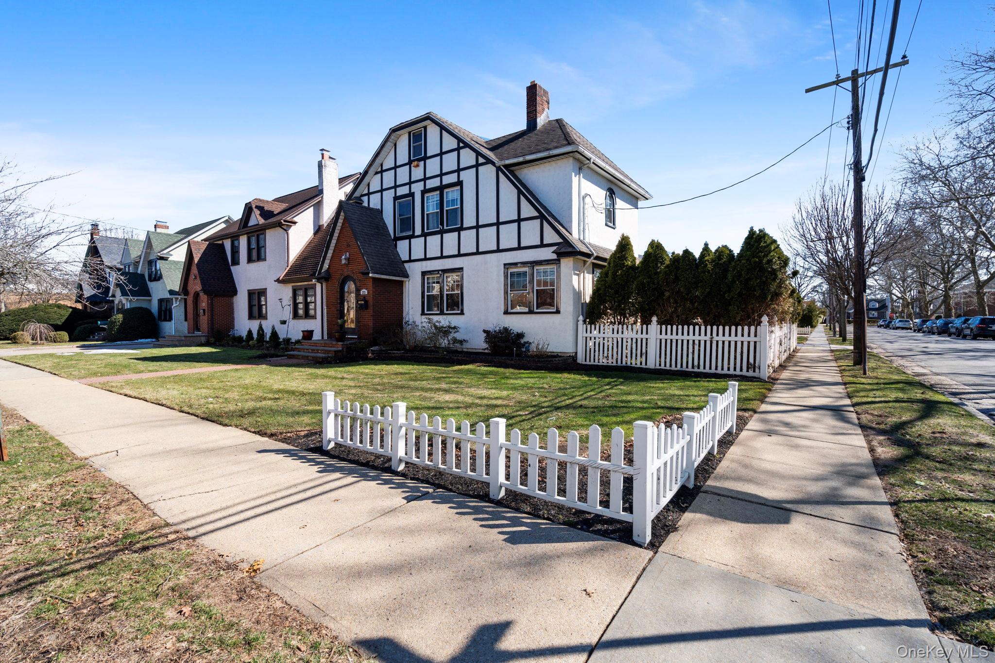 373 1st Street, Mineola, NY 11501