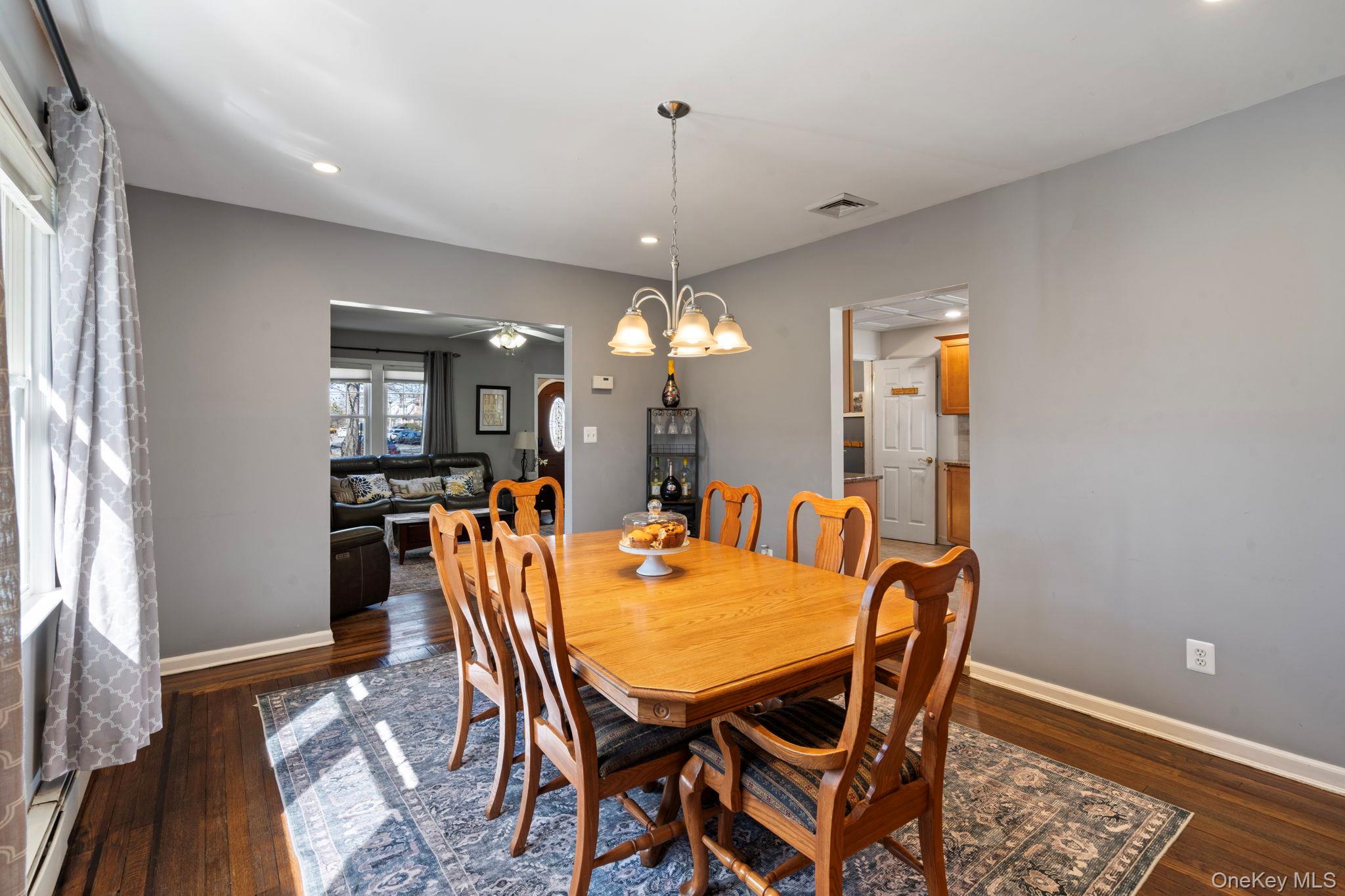 373 1st Street, Mineola, NY 11501