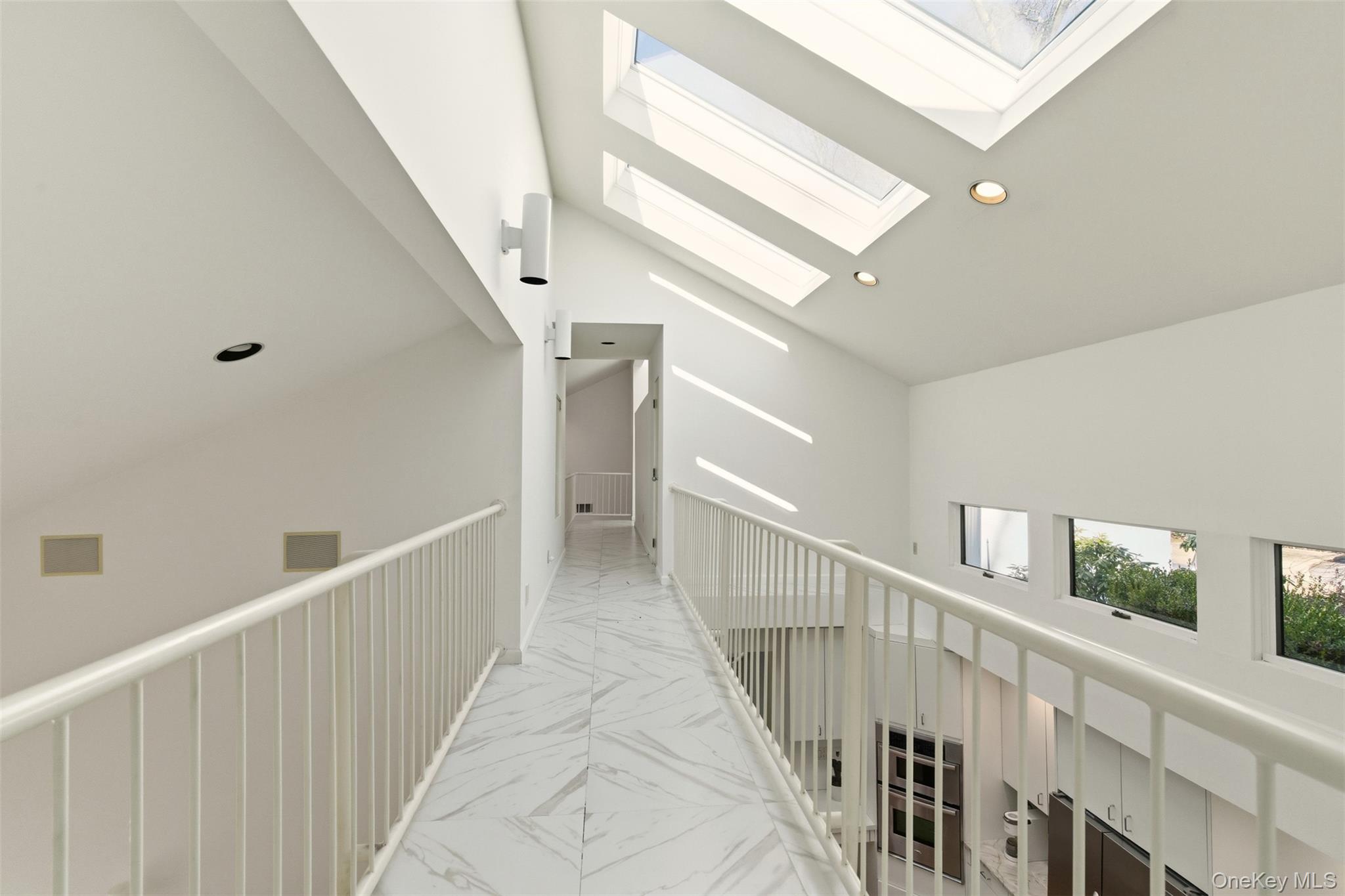 5 Waterford Way, Syosset, NY 11791