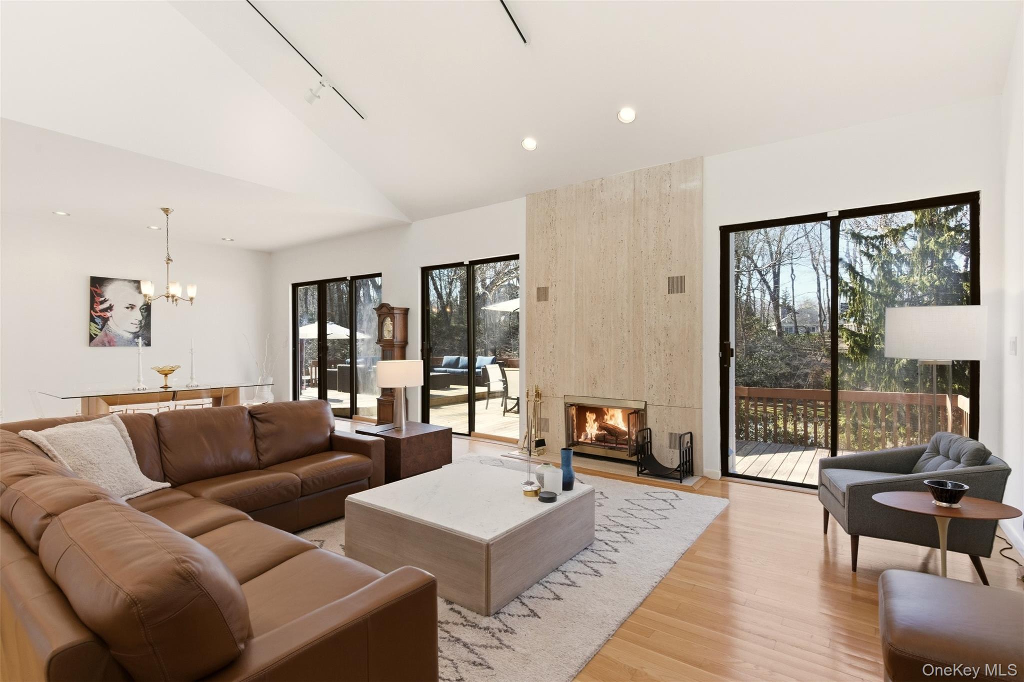 5 Waterford Way, Syosset, NY 11791