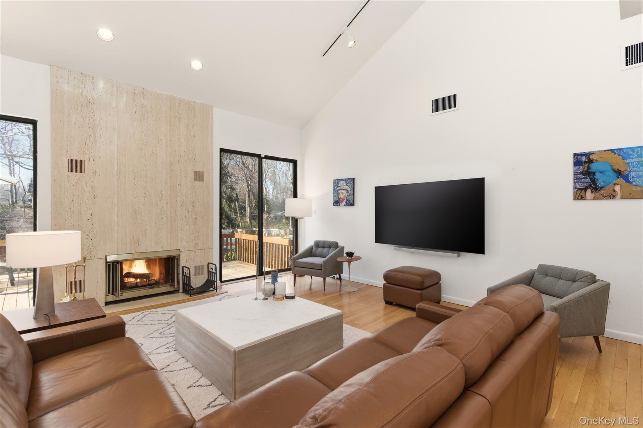 5 Waterford Way, Syosset, NY 11791