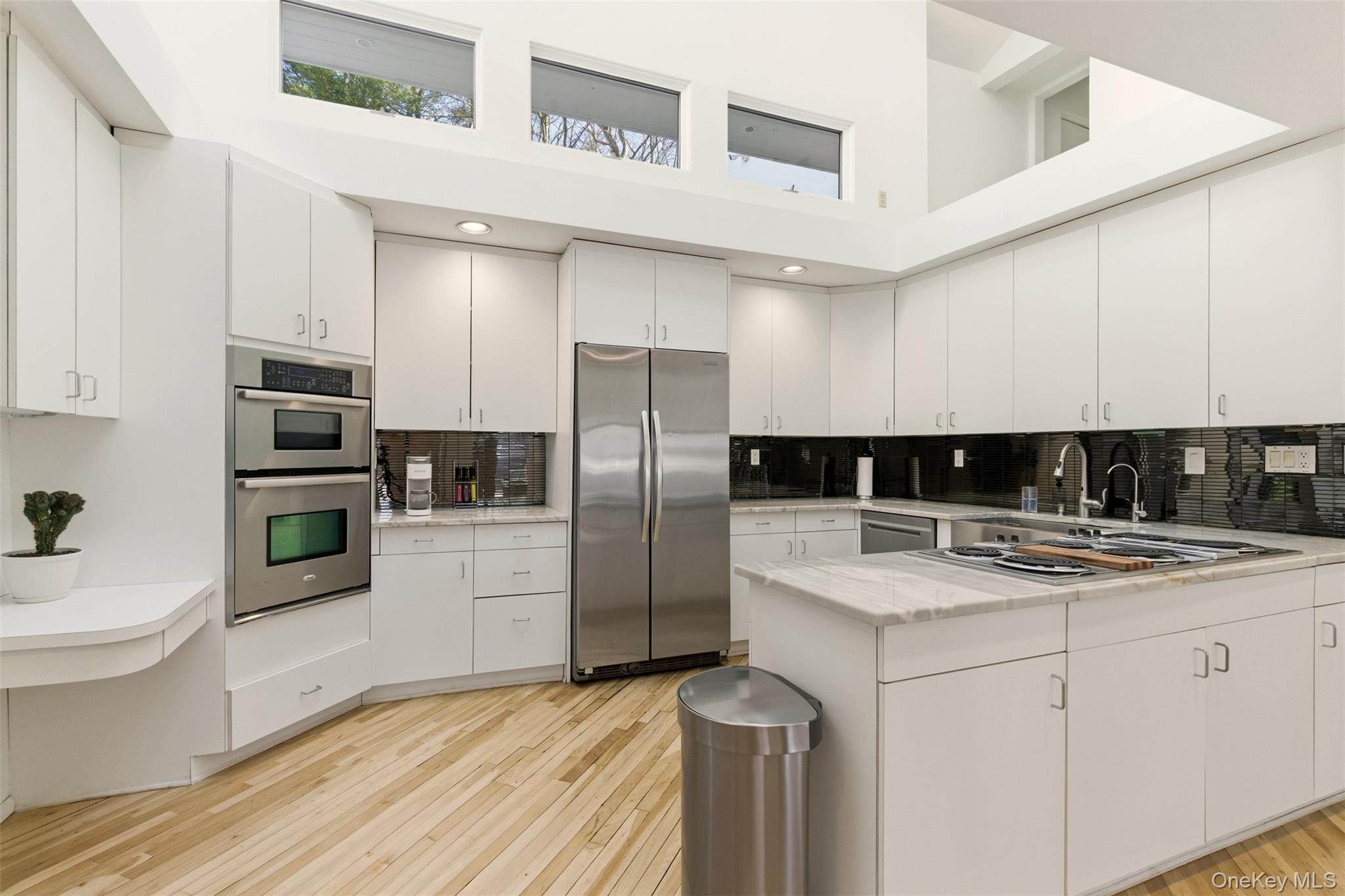 5 Waterford Way, Syosset, NY 11791