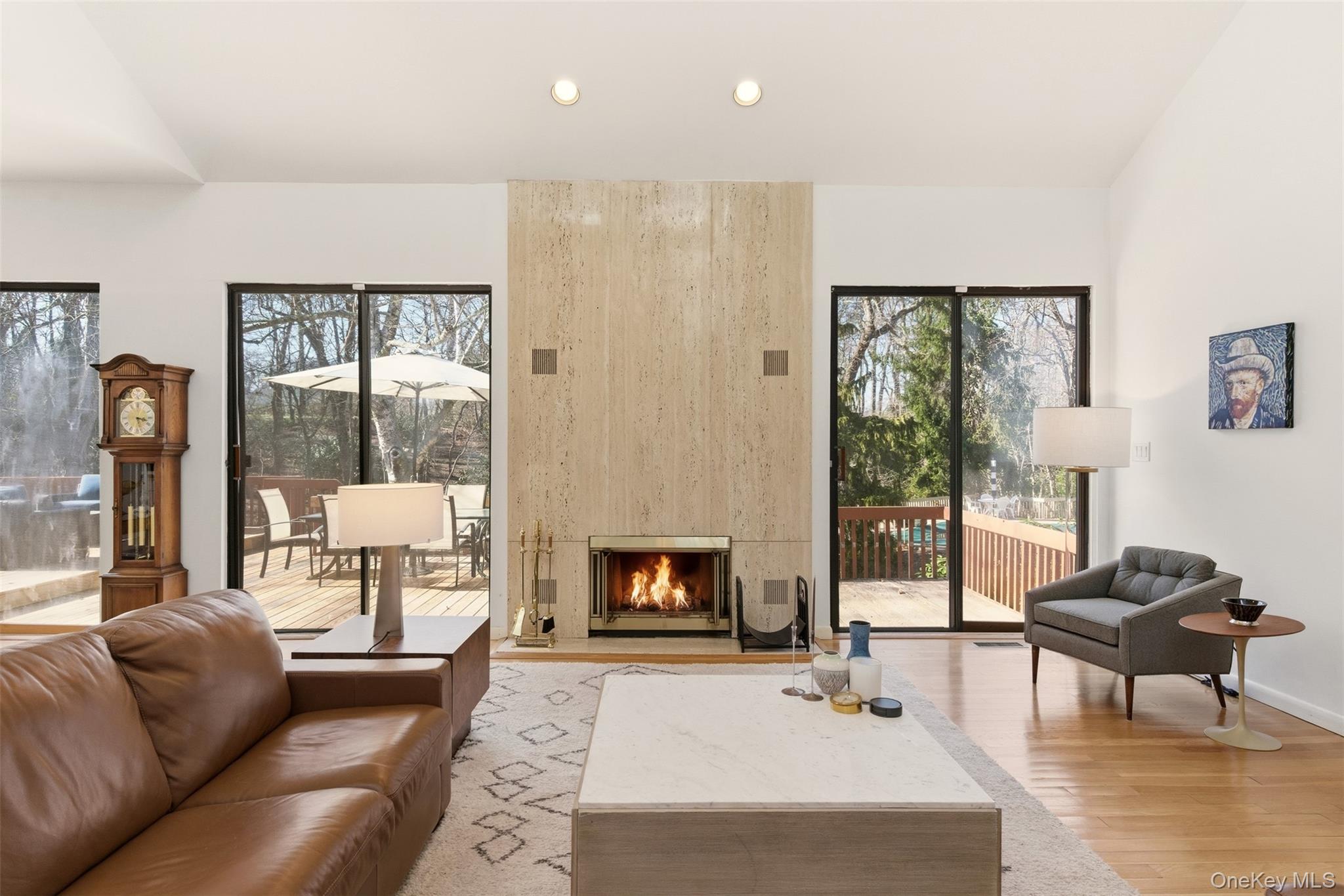 5 Waterford Way, Syosset, NY 11791