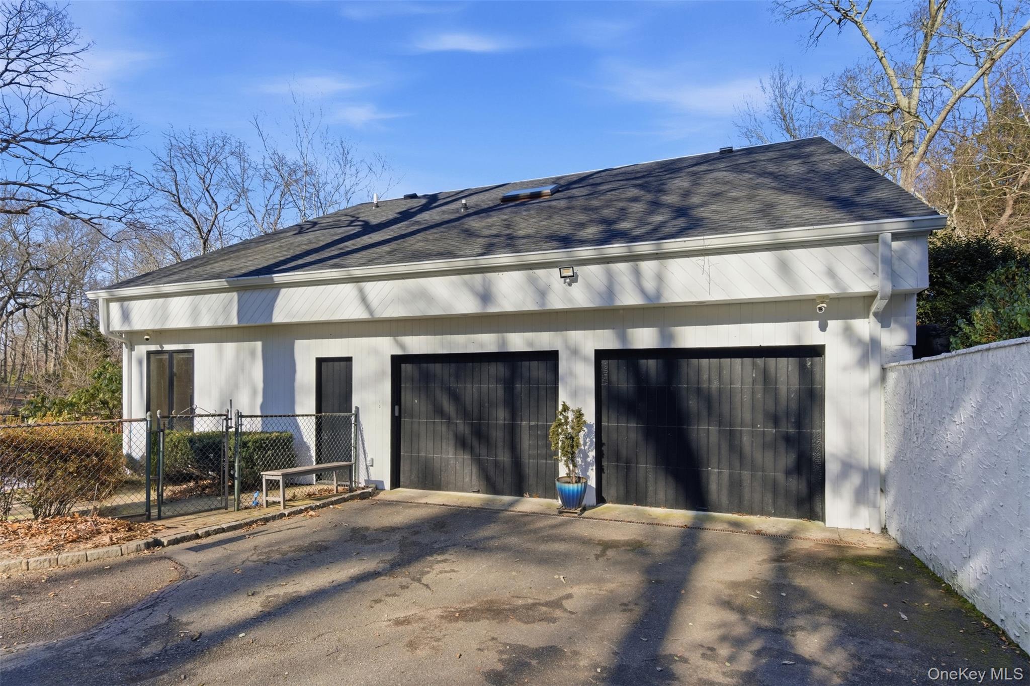 5 Waterford Way, Syosset, NY 11791