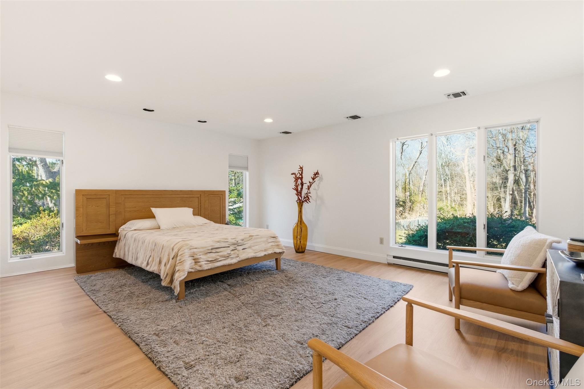 5 Waterford Way, Syosset, NY 11791