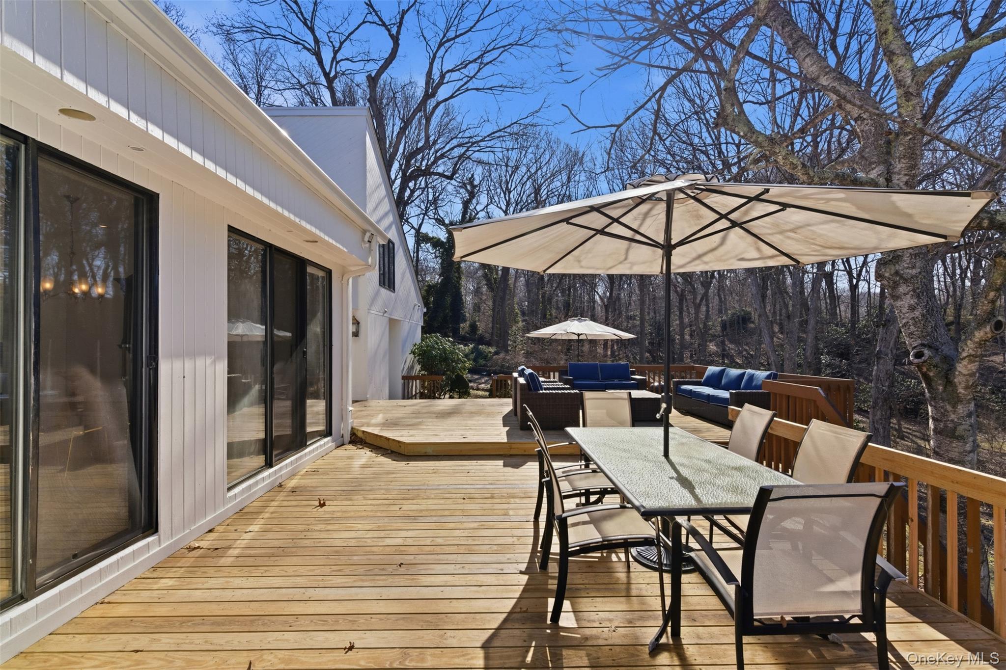 5 Waterford Way, Syosset, NY 11791