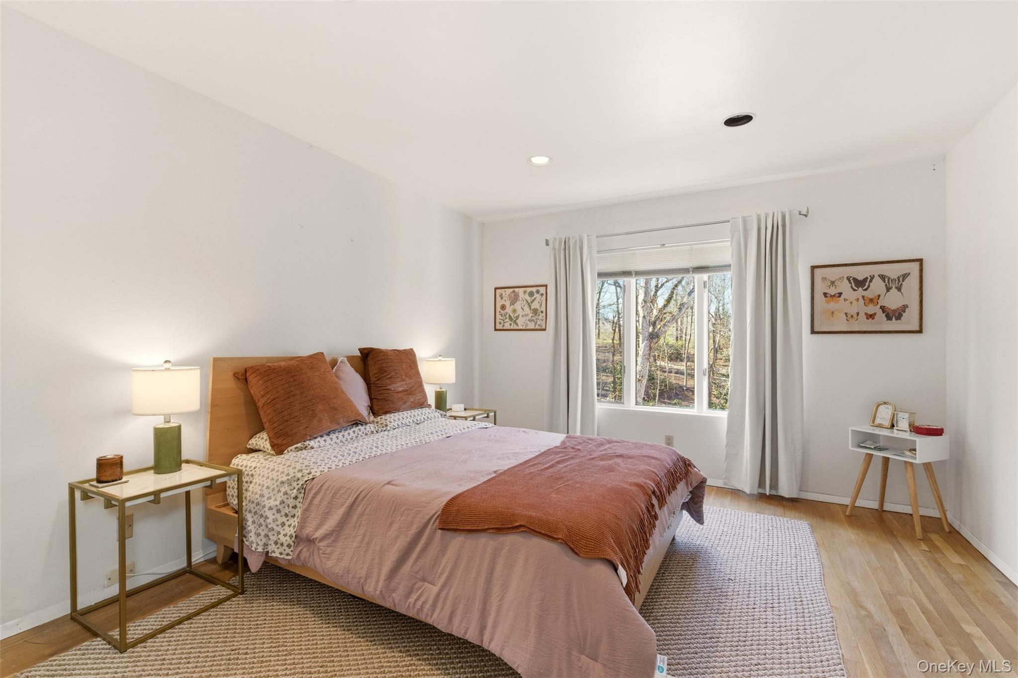 5 Waterford Way, Syosset, NY 11791