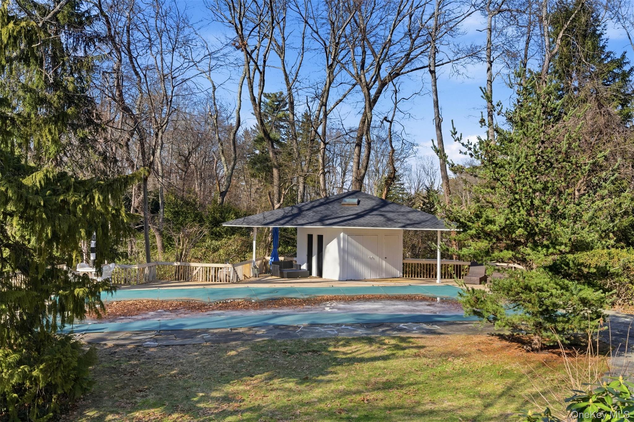 5 Waterford Way, Syosset, NY 11791