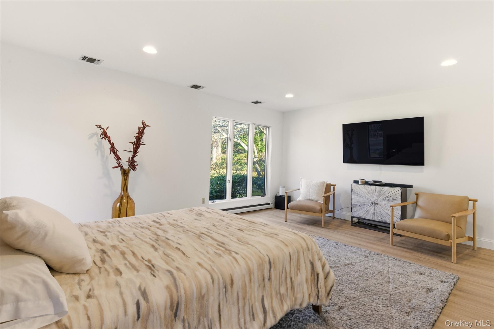 5 Waterford Way, Syosset, NY 11791