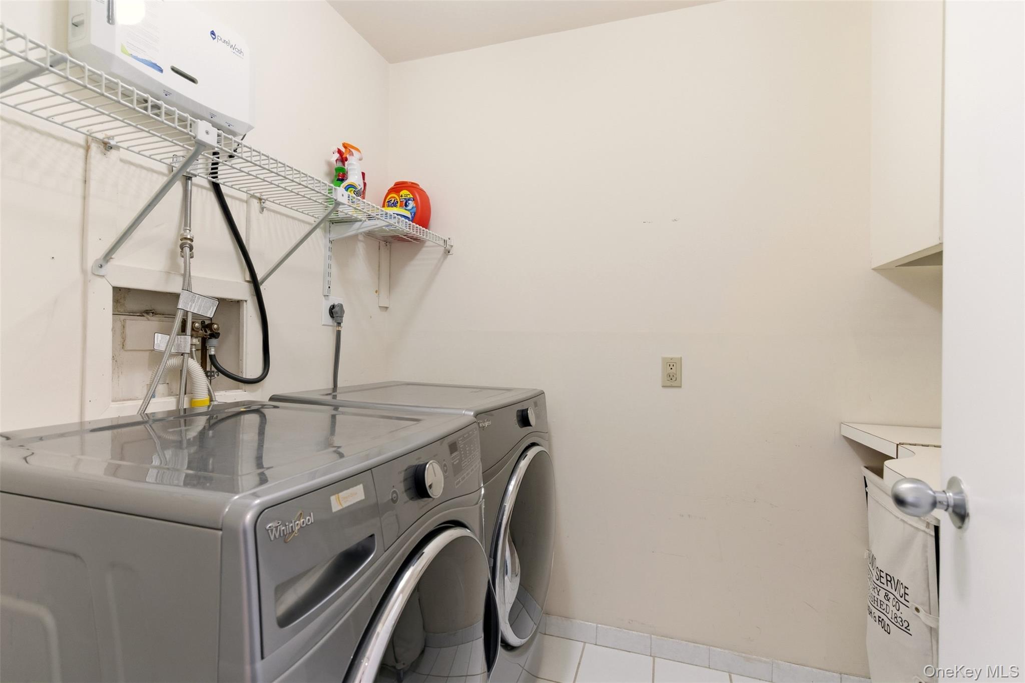 5 Waterford Way, Syosset, NY 11791