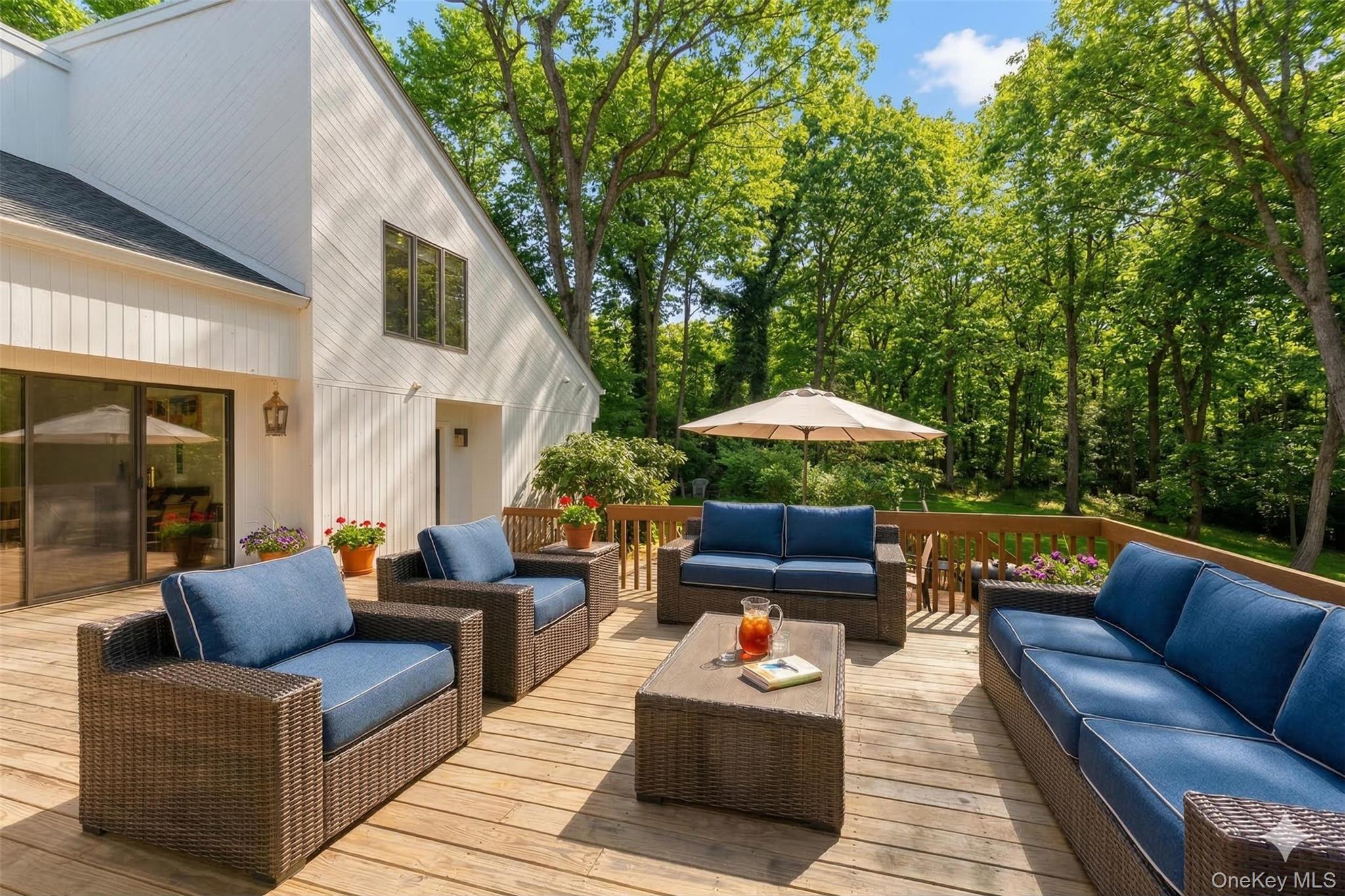 5 Waterford Way, Syosset, NY 11791