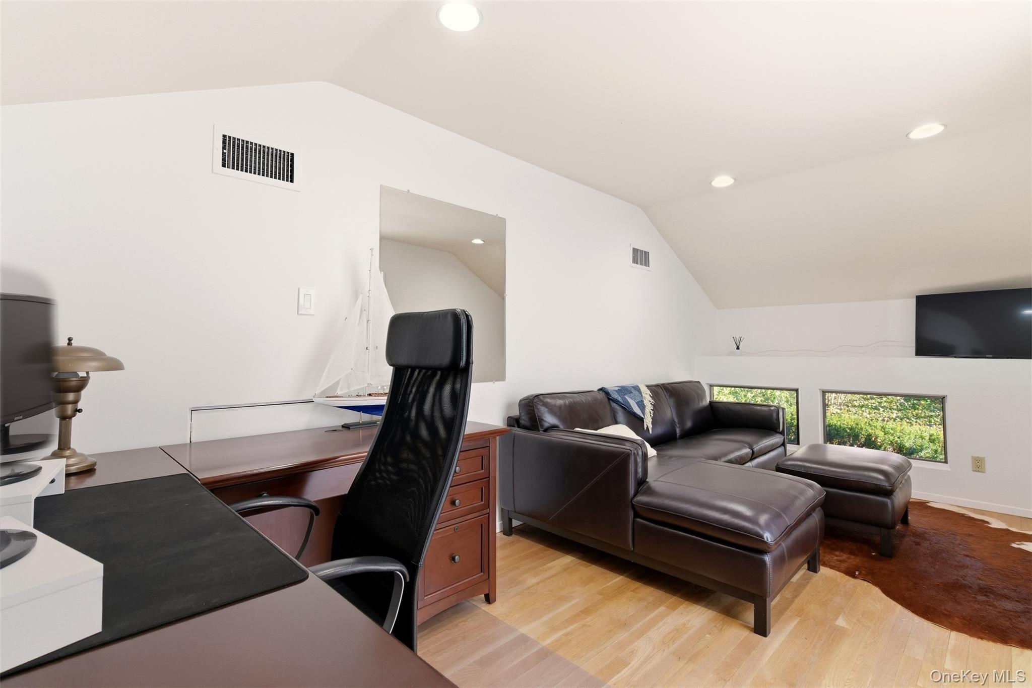 5 Waterford Way, Syosset, NY 11791