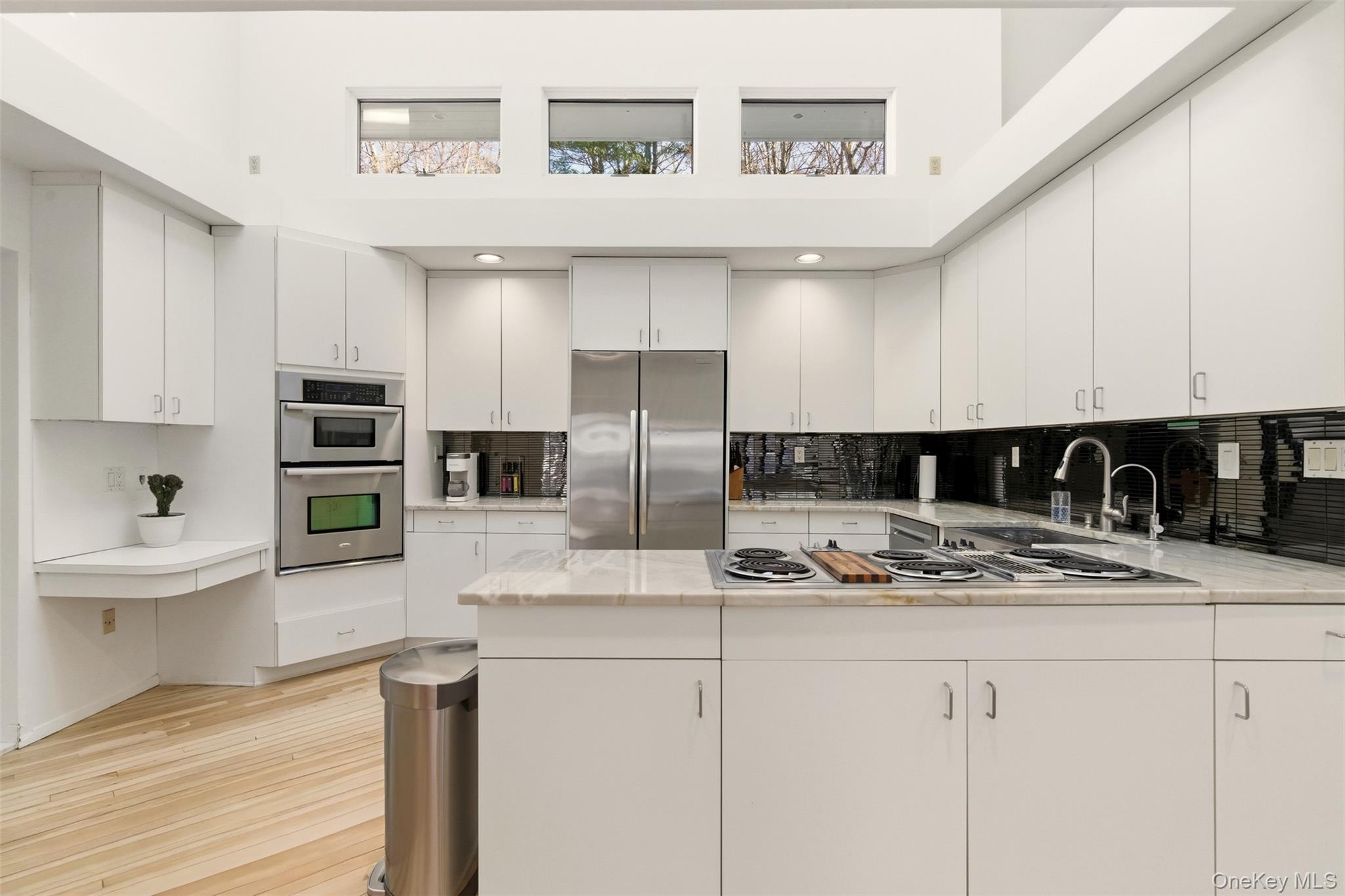 5 Waterford Way, Syosset, NY 11791