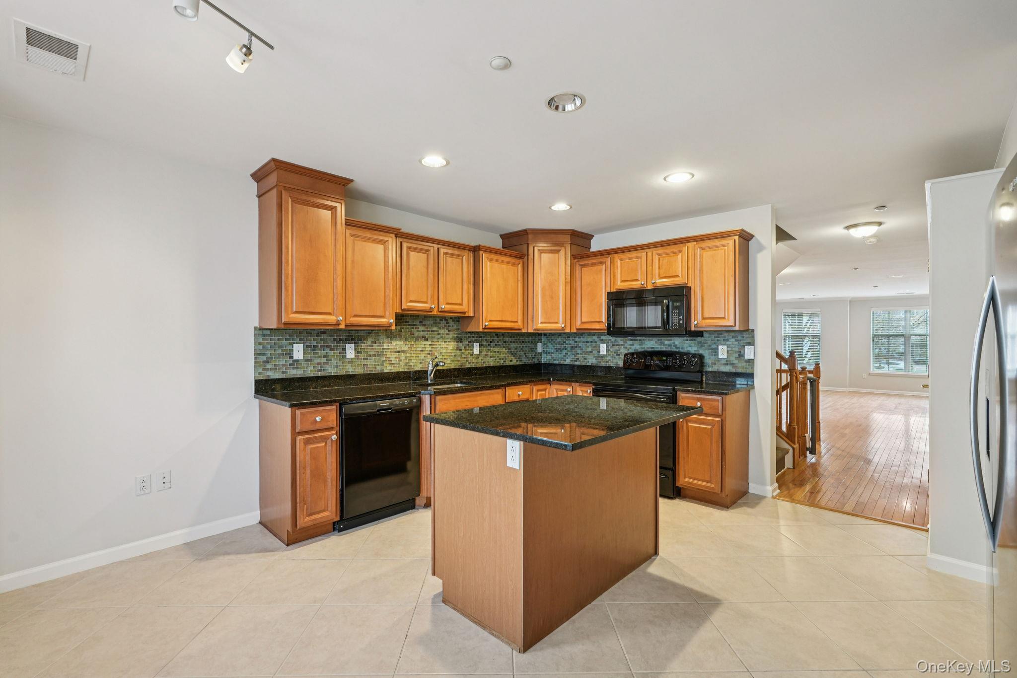 10 BRIDGE Lane, Haverstraw, NY 10927