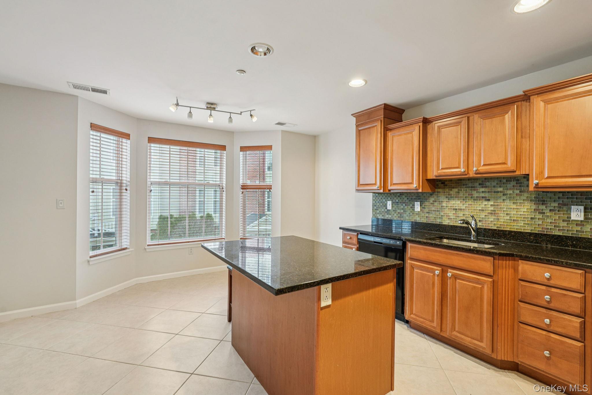 10 BRIDGE Lane, Haverstraw, NY 10927