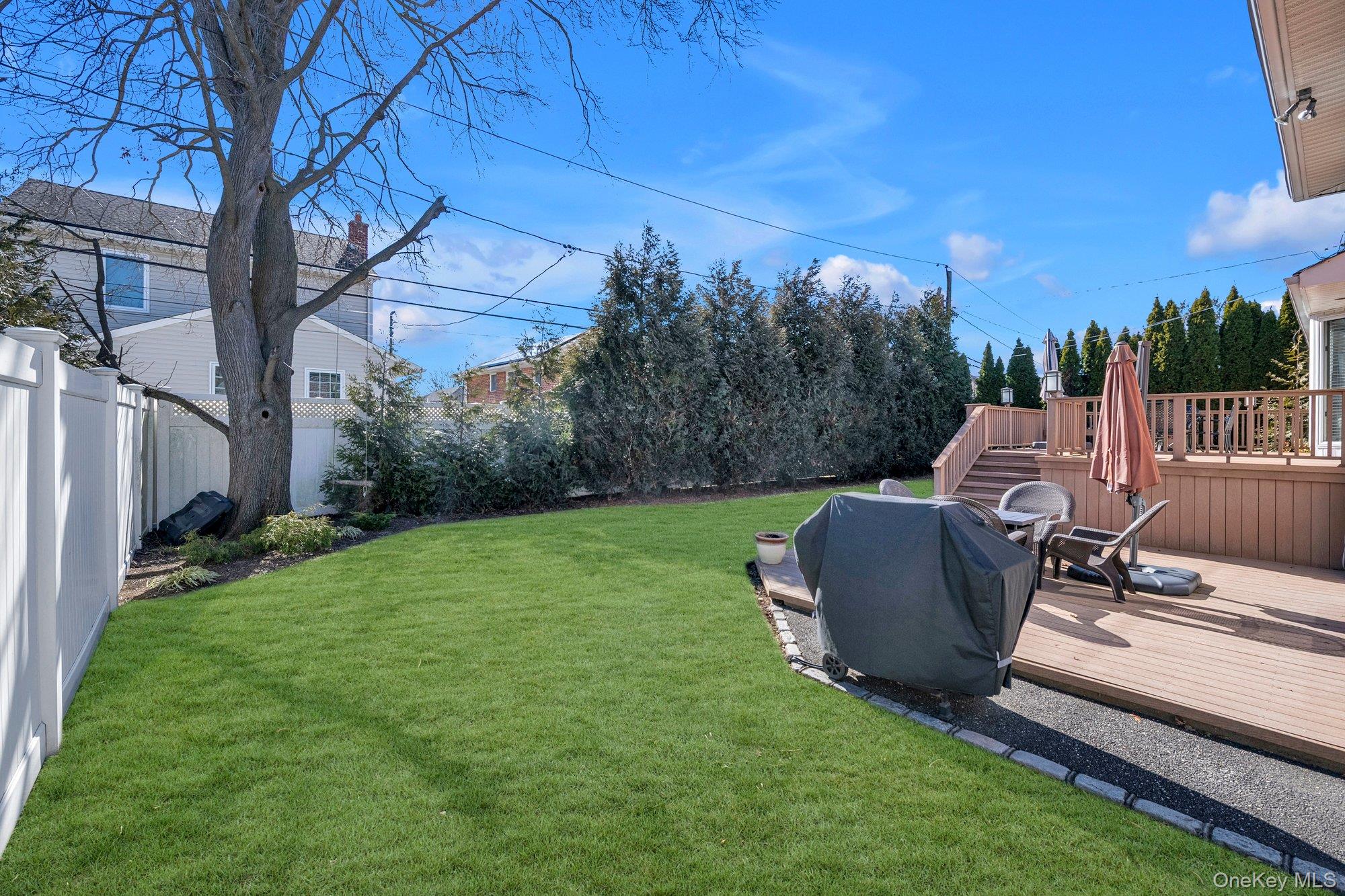 5 Hillvale Road, Syosset, NY 11791