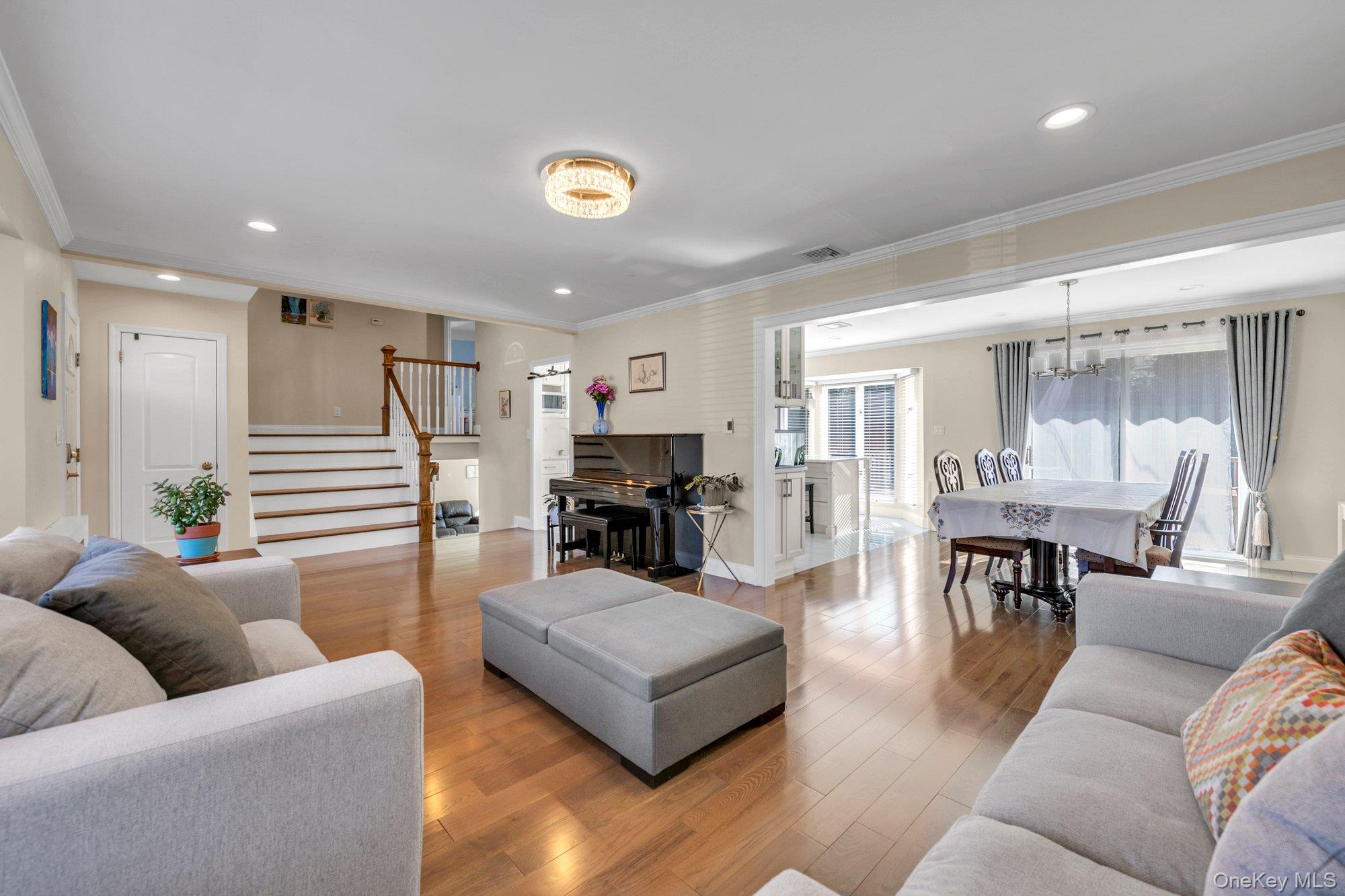 5 Hillvale Road, Syosset, NY 11791