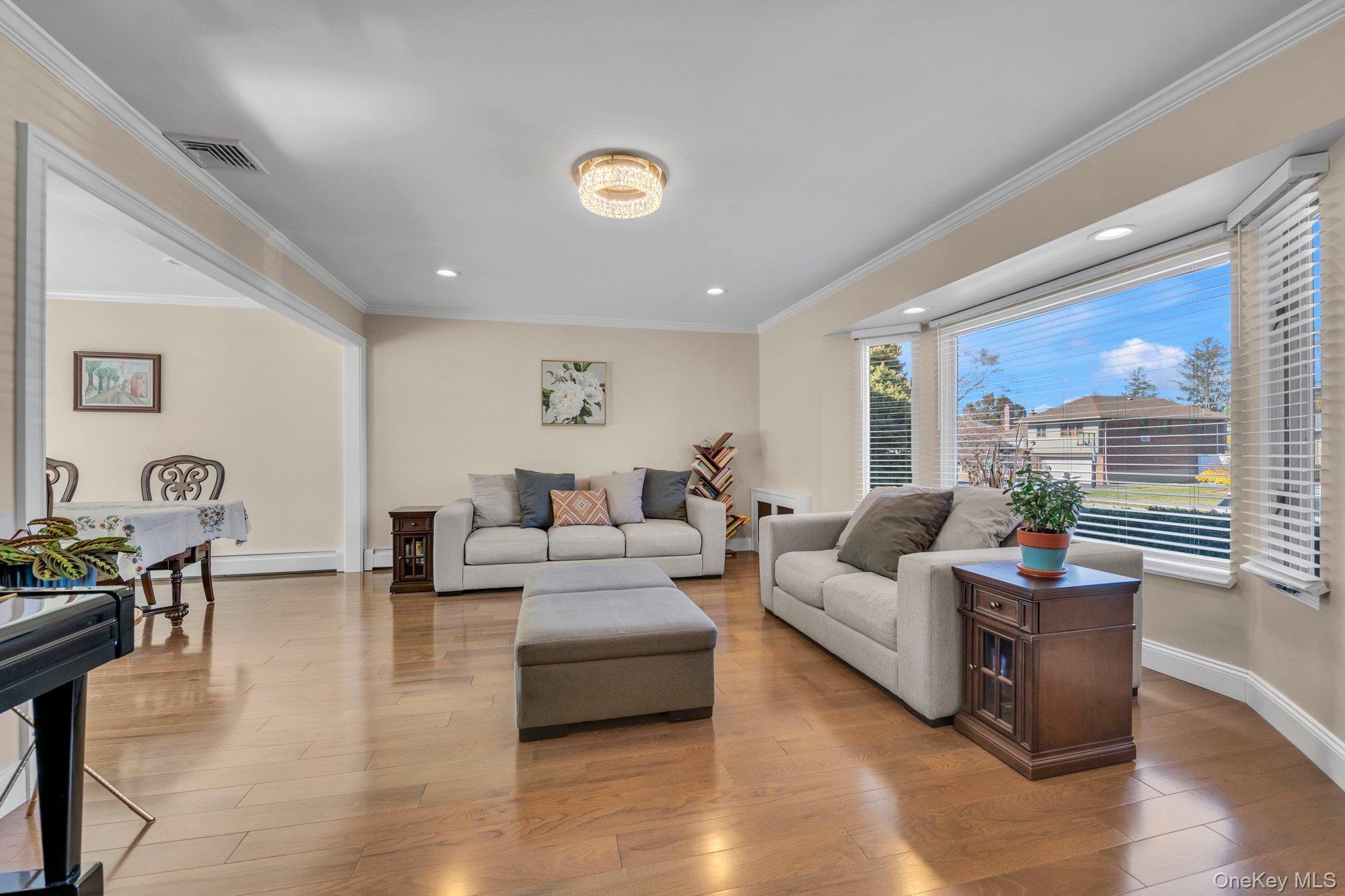 5 Hillvale Road, Syosset, NY 11791