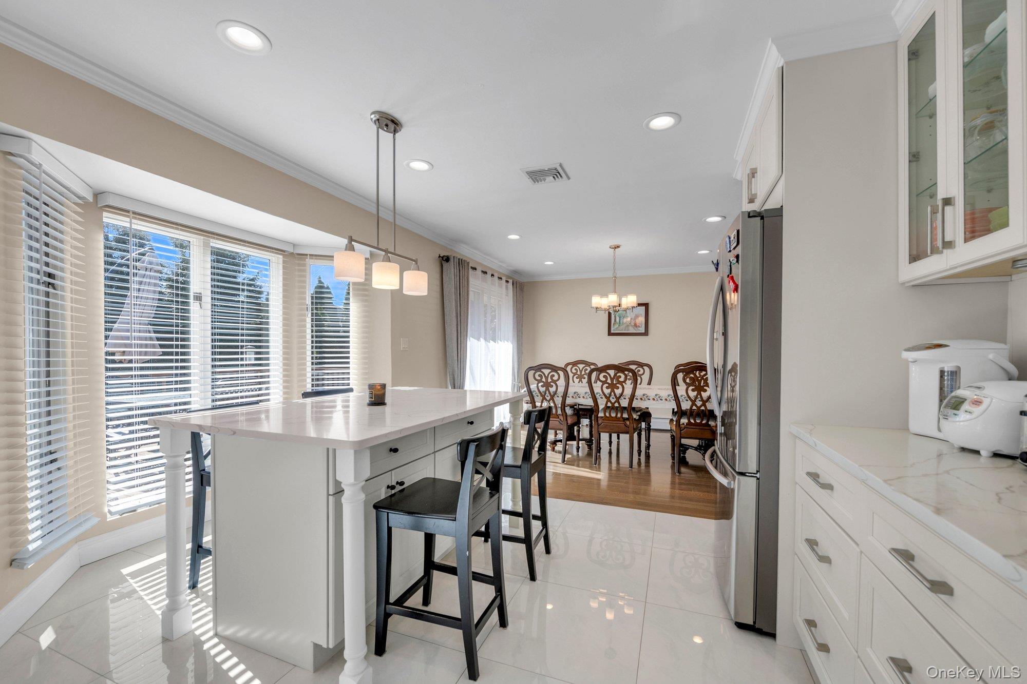 5 Hillvale Road, Syosset, NY 11791