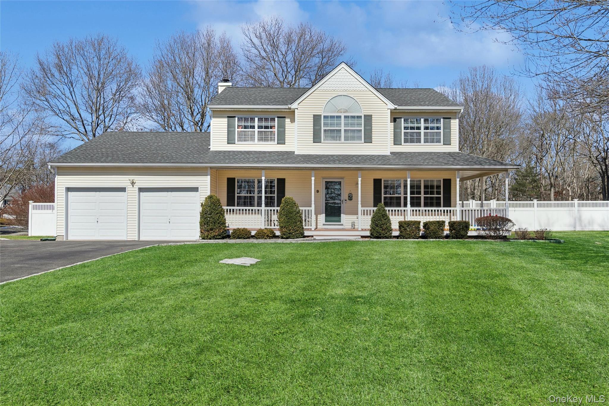 9 Village Drive, Medford, NY 11763