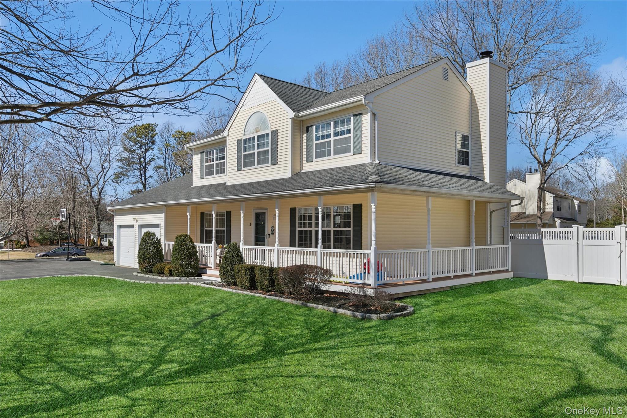 9 Village Drive, Medford, NY 11763